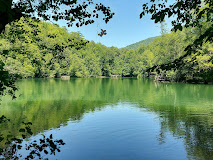 Yedigöller Milli Parkı Batı Karadeniz'in Bolu ilindedir. 1965 yılında milli park olarak korumaya alınan Yedi Göller Milli Parkı 1642 Hektar büyüklüğündedir.