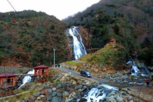 Ağaran Şelalesi Rize’nin Çayeli ilçesinde bulunan ve Karadeniz’in doğasında harika bir yer olan yıl içinde hem yerli hem de yurtdışından ziyaretçi almaktadır.